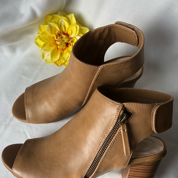 New with tags CAMEL OPEN TOE BOOTIE W/ Side zip - Picture 6 of 8